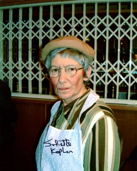 Juliette Kaplan autograph
