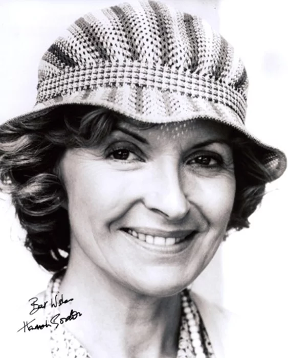 Hannah Gordon autograph