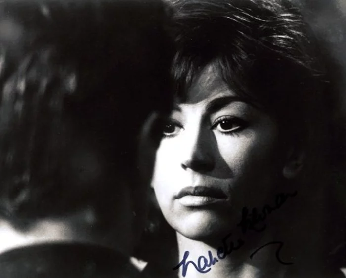 Nanette Newman autograph
