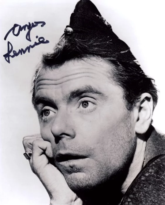 Angus Lennie autograph