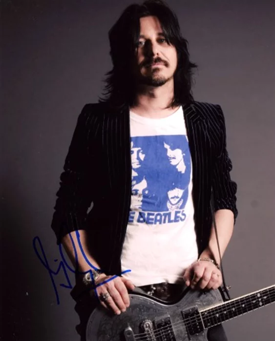 Gilby Clarke autograph