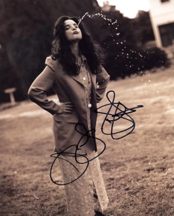 Julia Louis Dreyfus autograph