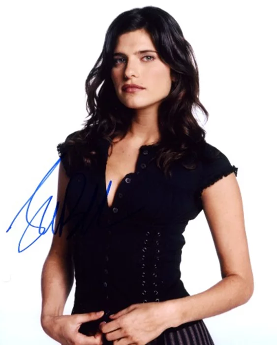 Lake Bell autograph