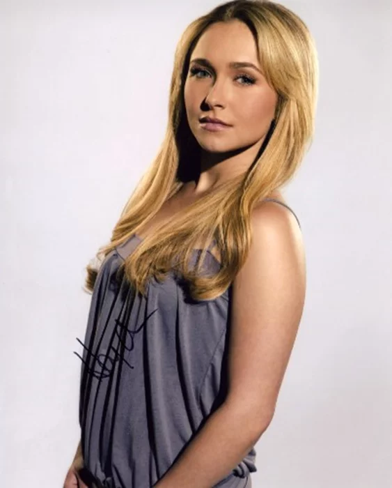 Hayden Panettiere autograph