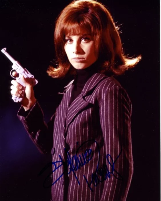 Stefanie Powers autograph