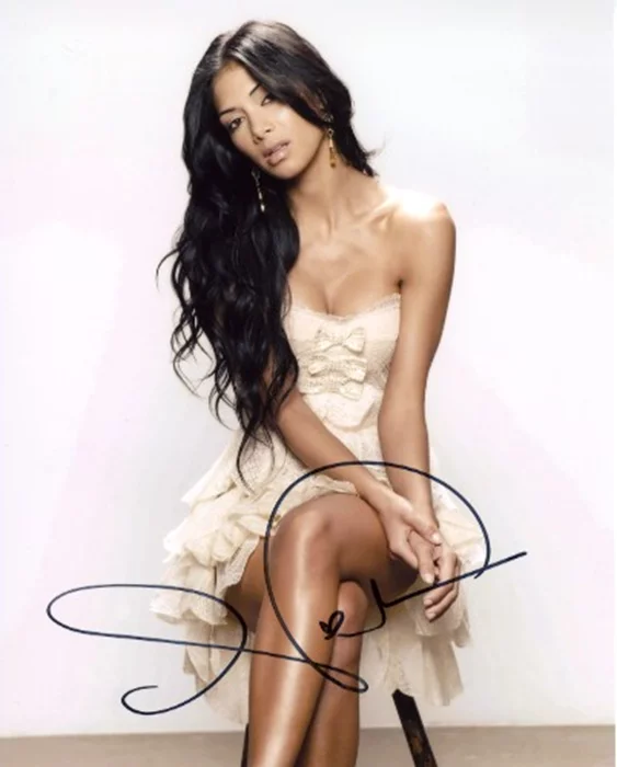 Nicole Scherzinger autograph