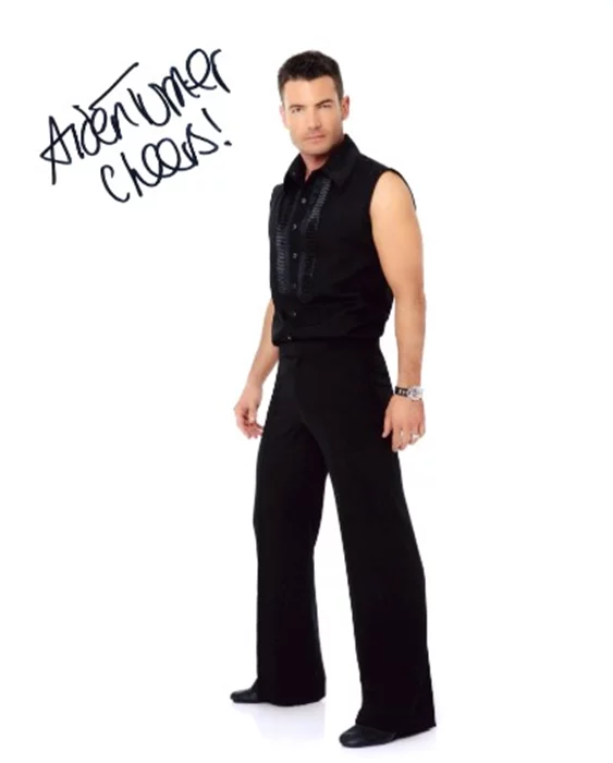 Aiden Turner autograph