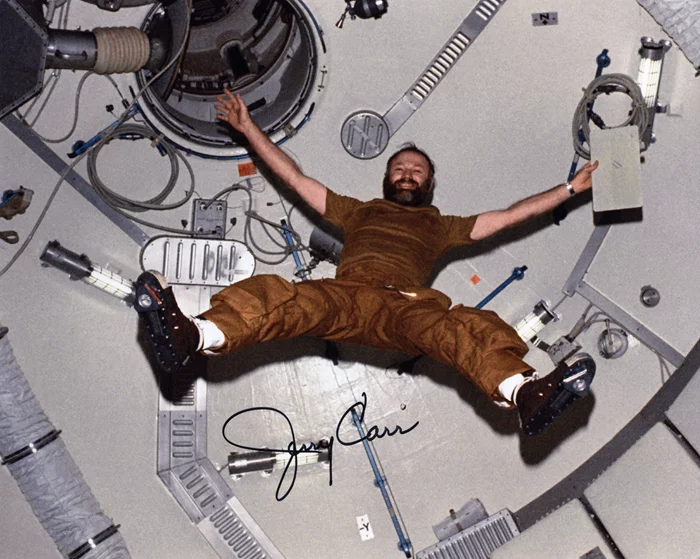 Jerry Carr autograph