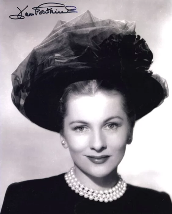 Joan Fontaine autograph