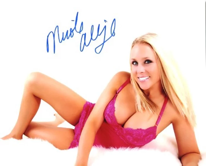 Nicole Aldridge autograph