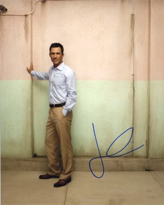 Jeffrey Donovan autograph