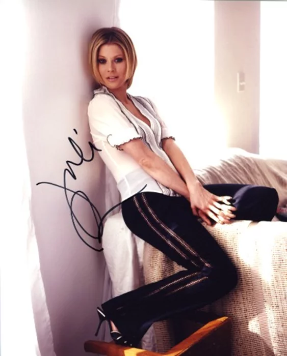 Julie Bowen autograph