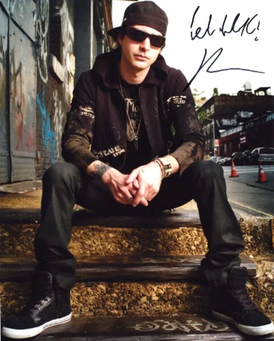 Kevin Rudolf autograph