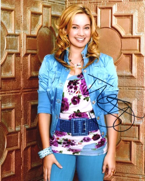 Tiffany Thornton autograph