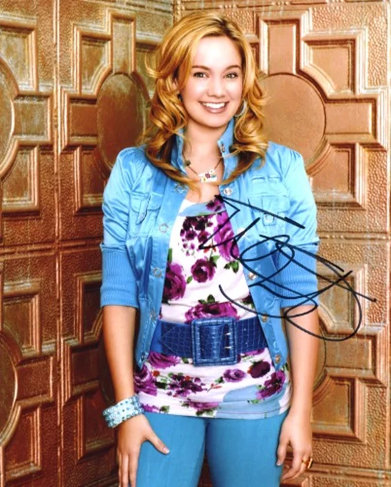 Tiffany Thornton autograph