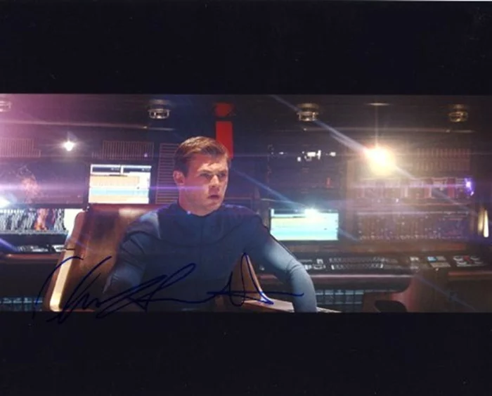 Chris Hemsworth autograph