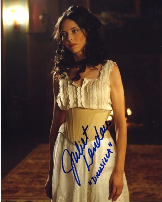 Juliet Landau autograph