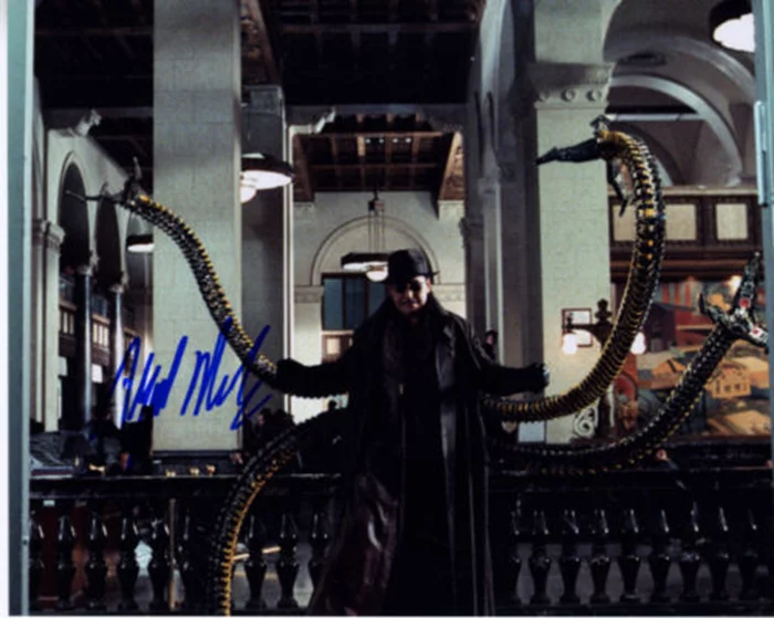 Alfred Molina autograph