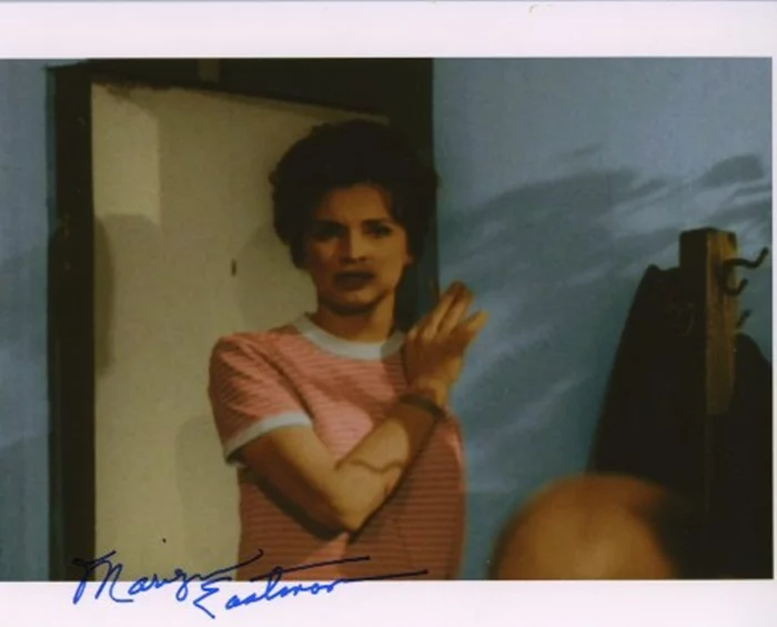 Marilyn Eastman autograph