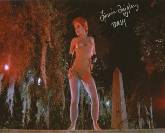 Linnea Quigley autograph