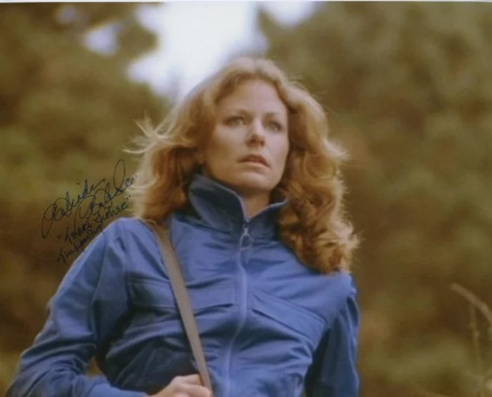 Belinda Balaski autograph
