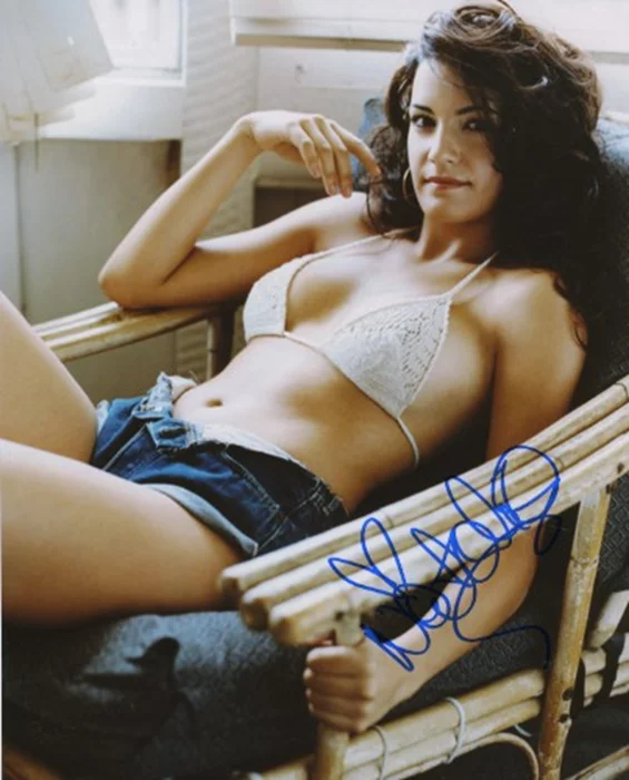 Natalia Cigliuti autograph