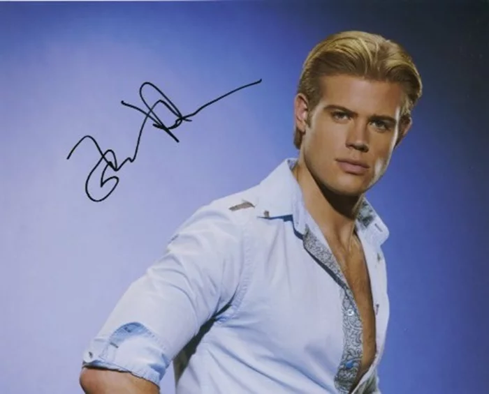 Trevor Donovan autograph