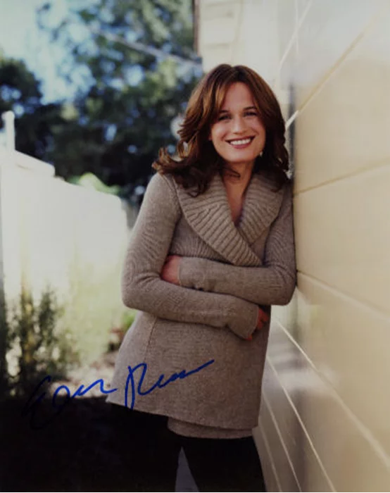 Elizabeth Reaser autograph