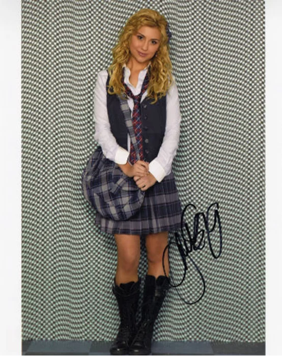 Chelsea Staub autograph