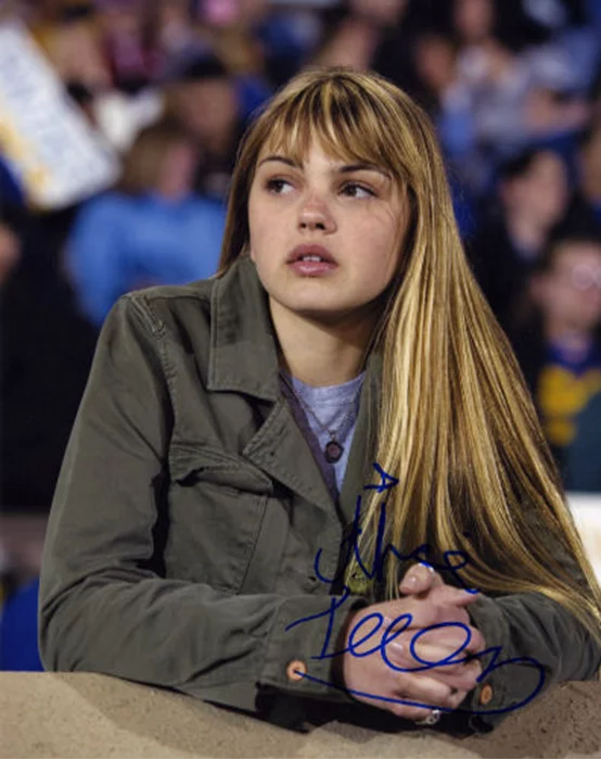 Aimee Teegarden autograph