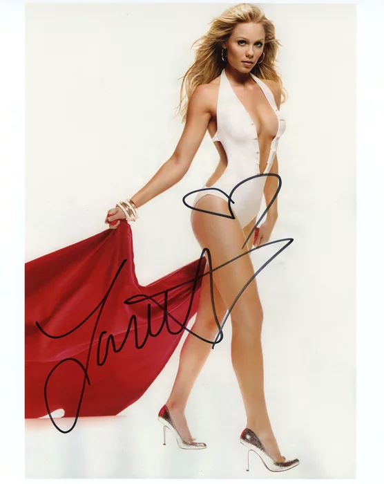 Laura Vandervoort autograph