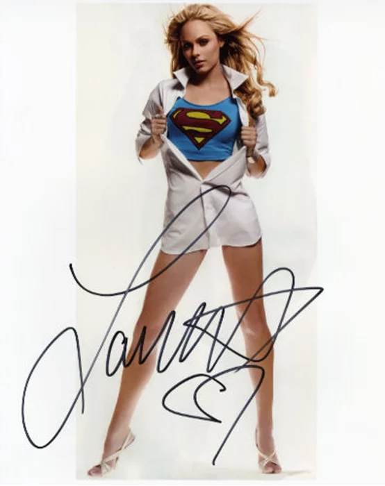 Laura Vandervoort autograph