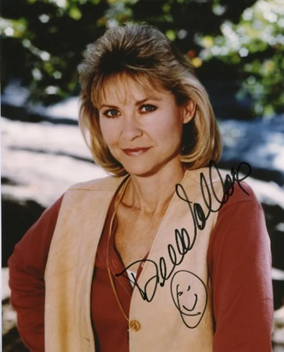 Dee Wallace autograph