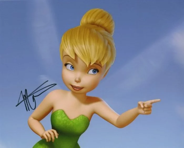Mae Whitman autograph