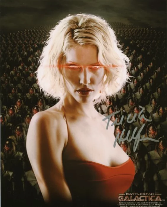 Tricia Helfer autograph
