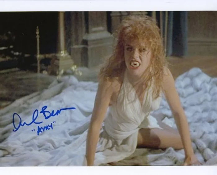 Amanda Bearse autograph