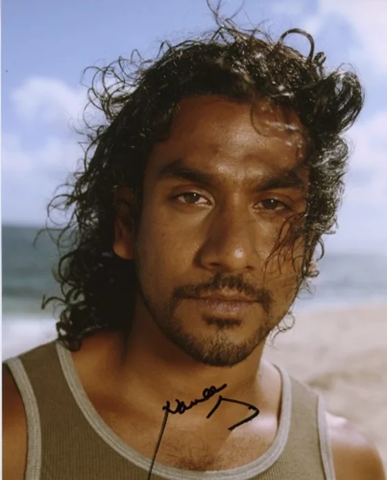 Naveen Andrews autograph