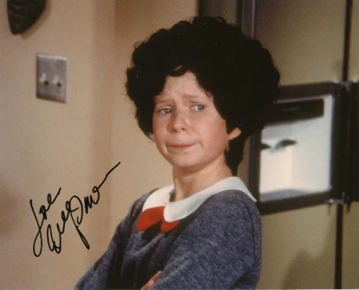 Eve Plumb autograph