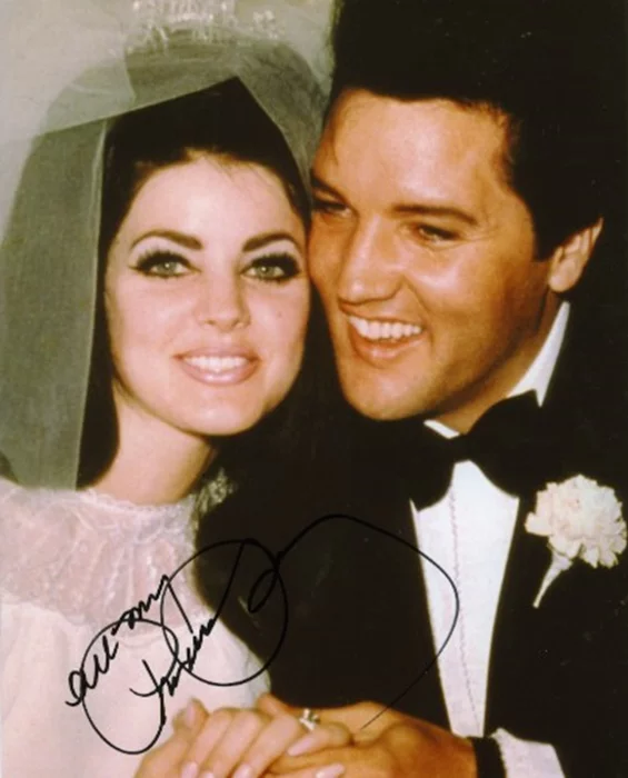 Priscilla Presley autograph