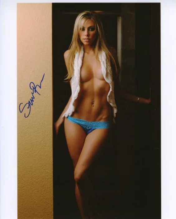 Sarah Rae autograph