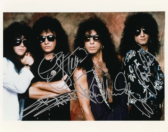 Kiss autograph