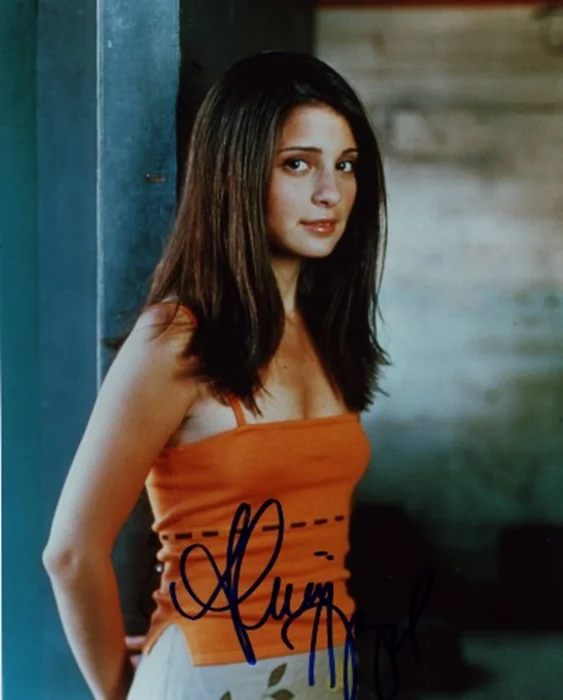 Shiri Appleby autograph