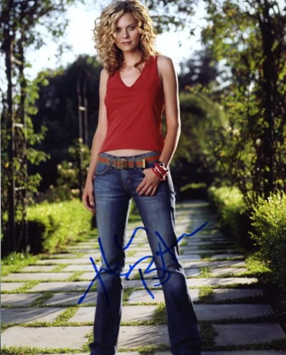 Hilarie Burton autograph