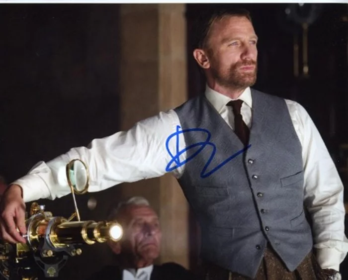 Daniel Craig autograph