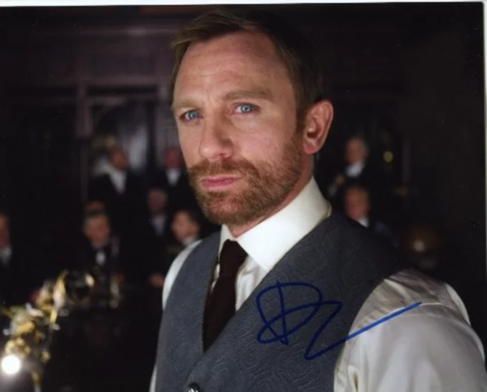 Daniel Craig autograph