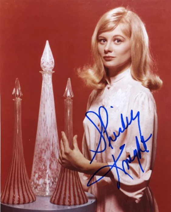 Shirley Knight autograph