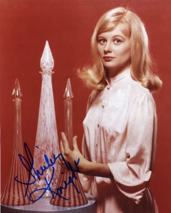Shirley Knight autograph