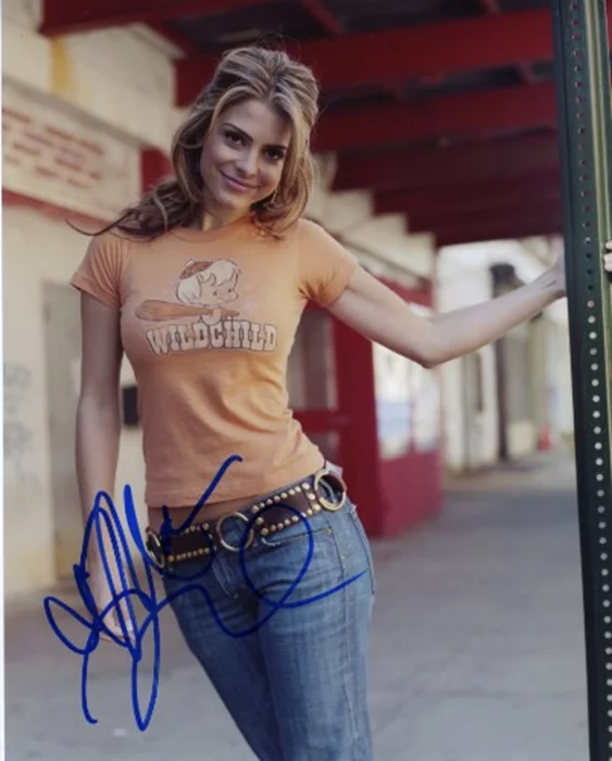 Maria Menounos autograph