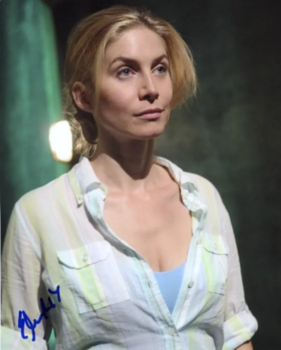 Elizabeth Mitchell autograph