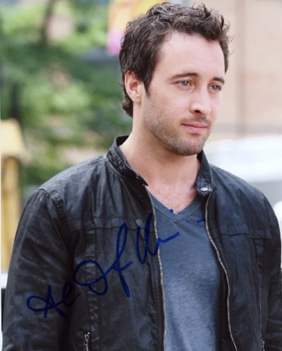 Alex O'Loughlin autograph